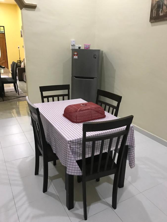 Homestay Talina Kuala Terengganu Esterno foto