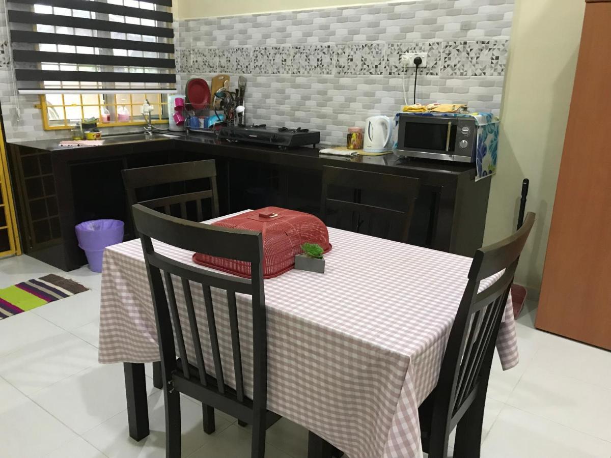 Homestay Talina Kuala Terengganu Esterno foto